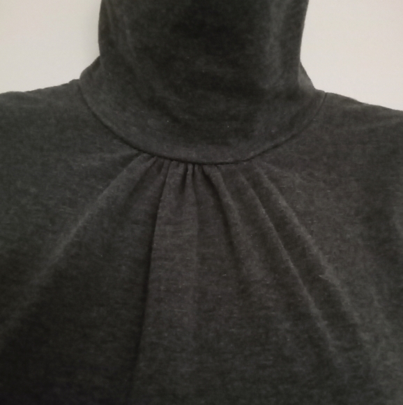 NWT🎁FREE GIFT INCLUDED 🎁 Ruffled Sleeves Blouse Tee Top Women - Picture 9 of 11